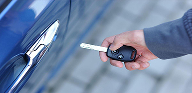 安顺汽车钥匙锁在车里了怎么办？如何开汽车锁